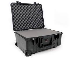 Maleta PELI 1560: Protección Rígida con Ruedas y Asa Extensible